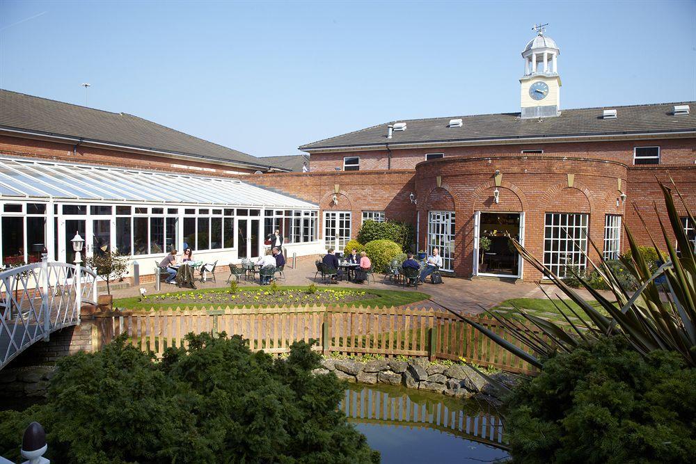 Village Hotel Chester St David'S Ewloe Exterior foto